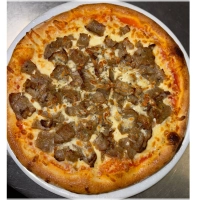 Tomatensaus, kaas en döner vlees