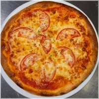 Tomatensaus, verse tomaten en mozzarella