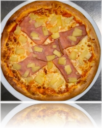 Tomatensaus, kaas, ham en ananas