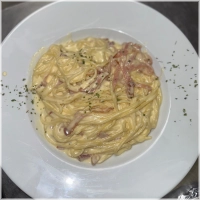 Spek, ham en roomsaus